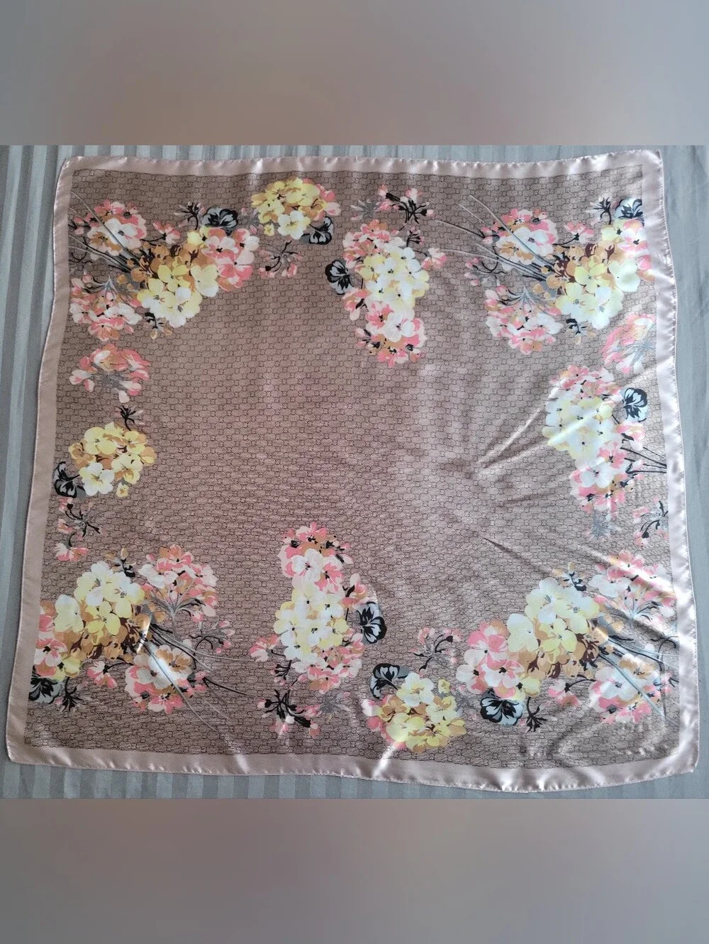 Accessory Collective silky satin